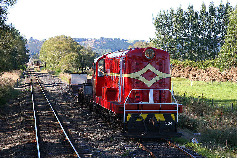 800px-DE_Class_on_Taieri_Gorge_Railway.jpg