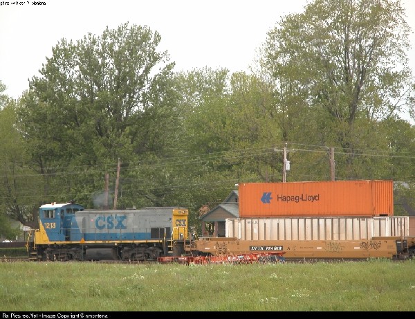 CSX_1213_with_lloyd_box.jpg