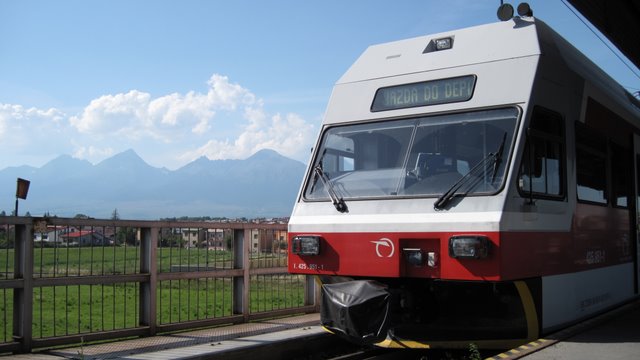 A 420.95 about to leave for the depot from the Poprad train station.