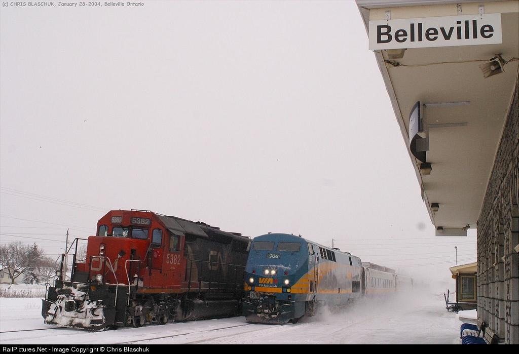 Via Genesis passing an SD40