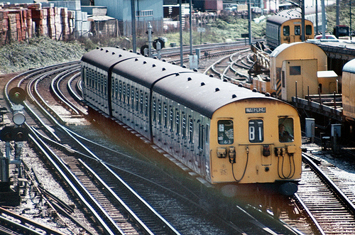 BR Class 501 emu 3rd rail.jpg