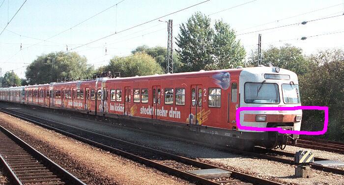 DB ET-420, that front bar, is that red or orange?
