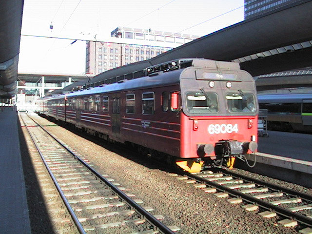 This is the electric BM 69084, this and the BM 69309 is the local trains, if you would you can make that train to, just tell me