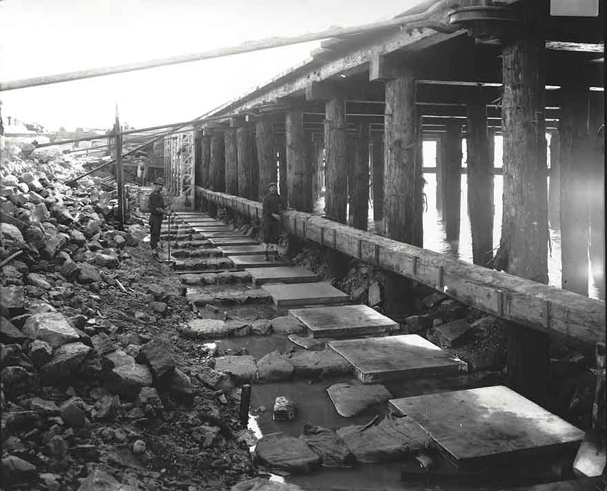 wharves-building-darling-harbour-c1920-srnsw-9856_a017_a017000004.jpg