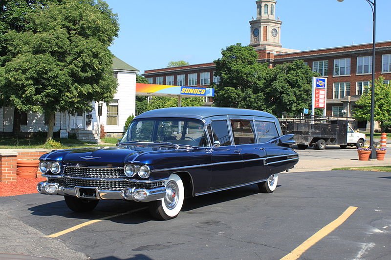 800px-1959_Cadillac_hearse_Janowiak_funeral_home_Ypsilanti_Michigan.JPG