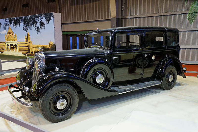 Paris_-_Retromobile_2014_-_Humber_Snipe_80_Landaulette_par_Thrupp_&_Maberley_-_1934_-_003.jpg