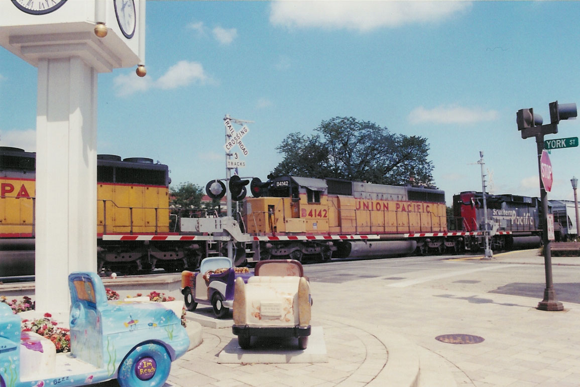 One of the only 5 UPRoad slugs left is carried through Elmhurst Illinois westbound. This is also carying an unpatched SP.