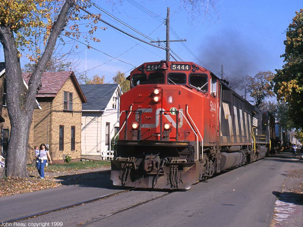 CNR 5444 on street track in Erie, Pennsylvania