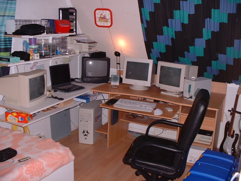 desknew.jpg