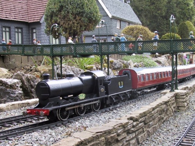 TheModelVillage - Kew & Bridge 640.jpg