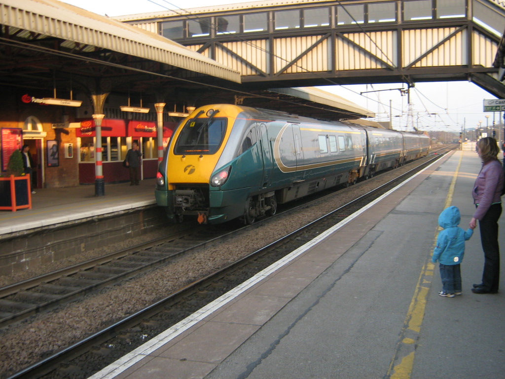 A 222 Pioneer makes a a scheduled stop at Grantham, it will gun it all the way to Kings Cross.