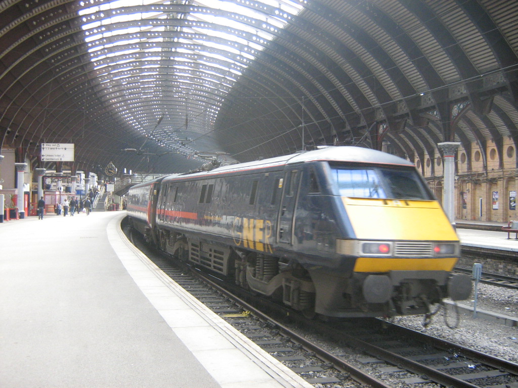 A class 91 pushes a train into the Platform with another train to London.