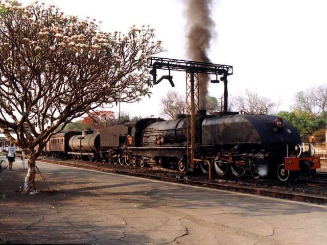 NRZ 15A No.406 at Victoria Falls.jpg