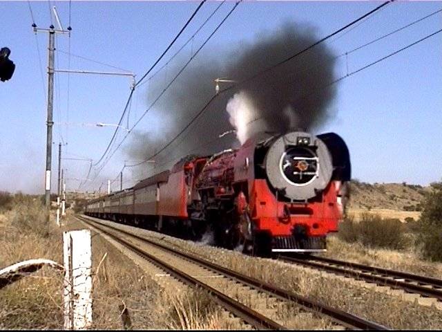 Class 26 No.3450 approaching Bloemfontein.jpg